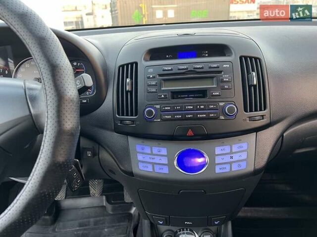 Серый Хендай Элантра, объемом двигателя 1.6 л и пробегом 159 тыс. км за 6250 $, фото 12 на Automoto.ua