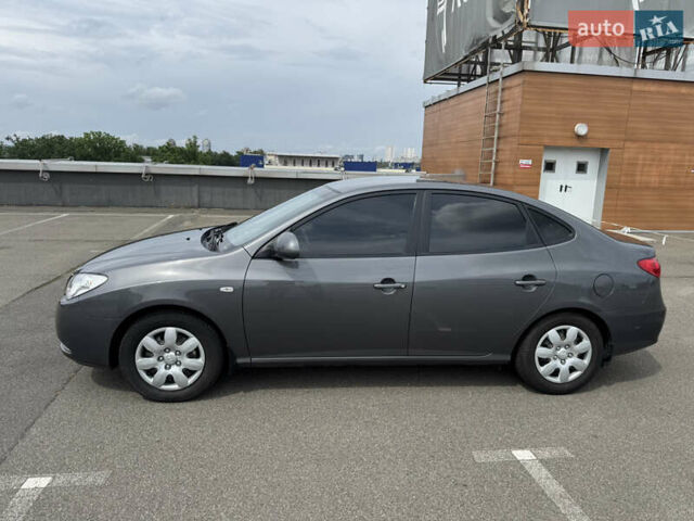 Сірий Хендай Елантра, об'ємом двигуна 1.6 л та пробігом 102 тис. км за 9000 $, фото 1 на Automoto.ua