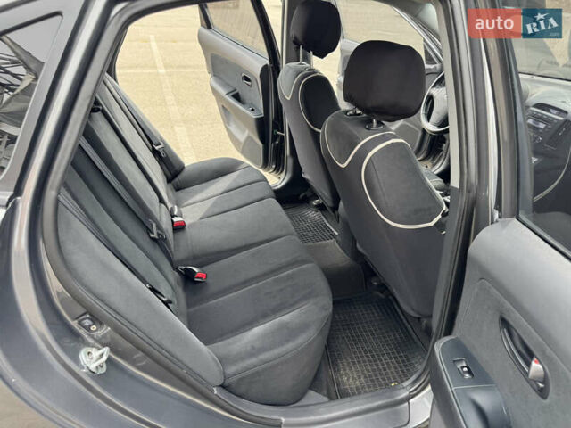 Сірий Хендай Елантра, об'ємом двигуна 1.6 л та пробігом 102 тис. км за 9000 $, фото 16 на Automoto.ua