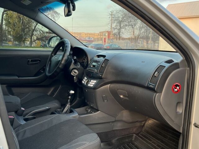 Сірий Хендай Елантра, об'ємом двигуна 1.6 л та пробігом 159 тис. км за 6250 $, фото 17 на Automoto.ua