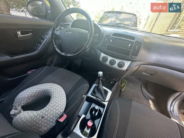 Сірий Хендай Елантра, об'ємом двигуна 1.59 л та пробігом 145 тис. км за 6300 $, фото 22 на Automoto.ua
