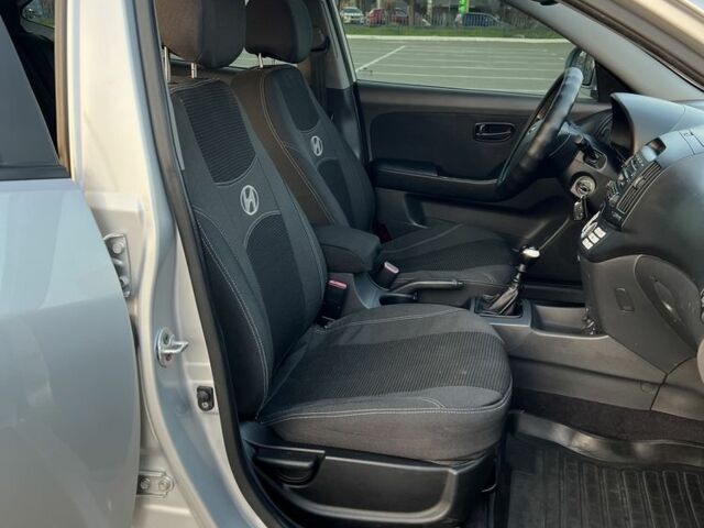 Сірий Хендай Елантра, об'ємом двигуна 1.6 л та пробігом 159 тис. км за 6250 $, фото 16 на Automoto.ua