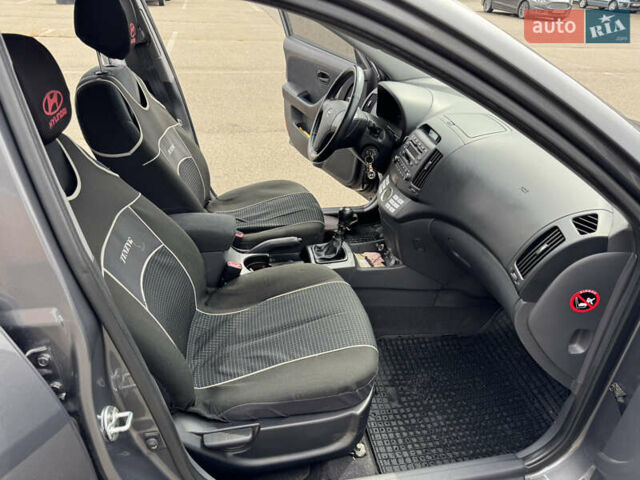 Сірий Хендай Елантра, об'ємом двигуна 1.6 л та пробігом 102 тис. км за 9000 $, фото 15 на Automoto.ua