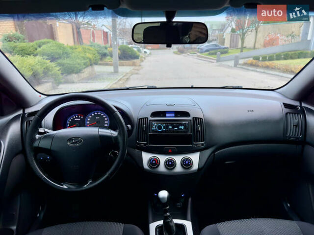 Серый Хендай Элантра, объемом двигателя 1.6 л и пробегом 168 тыс. км за 5500 $, фото 35 на Automoto.ua