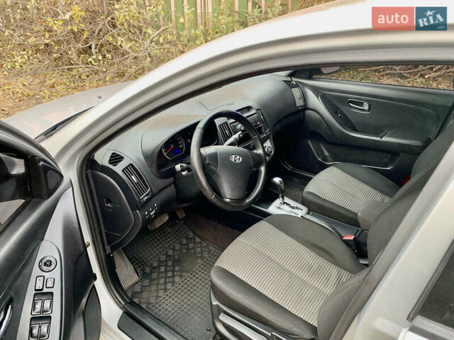Сірий Хендай Елантра, об'ємом двигуна 1.59 л та пробігом 240 тис. км за 6350 $, фото 6 на Automoto.ua