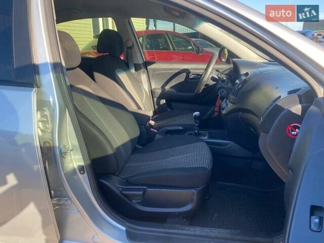 Сірий Хендай Елантра, об'ємом двигуна 1.59 л та пробігом 276 тис. км за 6590 $, фото 11 на Automoto.ua