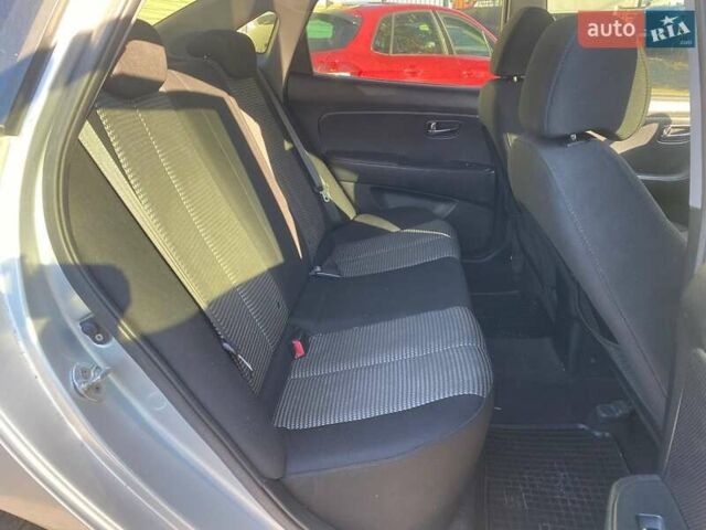 Сірий Хендай Елантра, об'ємом двигуна 1.59 л та пробігом 276 тис. км за 6590 $, фото 10 на Automoto.ua