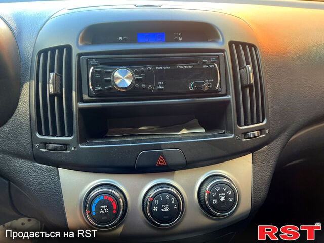 Серый Хендай Элантра, объемом двигателя 1.6 л и пробегом 115 тыс. км за 6200 $, фото 6 на Automoto.ua