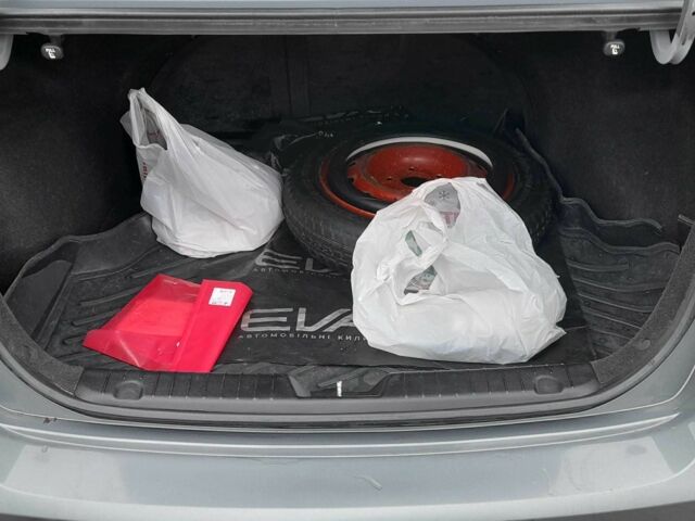 Серый Хендай Элантра, объемом двигателя 1.6 л и пробегом 162 тыс. км за 6700 $, фото 6 на Automoto.ua