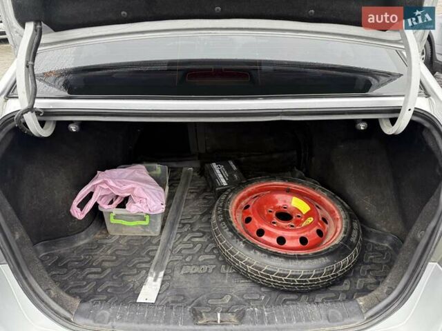 Серый Хендай Элантра, объемом двигателя 1.59 л и пробегом 220 тыс. км за 5400 $, фото 3 на Automoto.ua