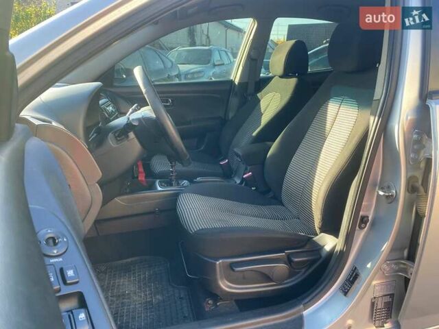 Сірий Хендай Елантра, об'ємом двигуна 1.59 л та пробігом 276 тис. км за 6590 $, фото 8 на Automoto.ua
