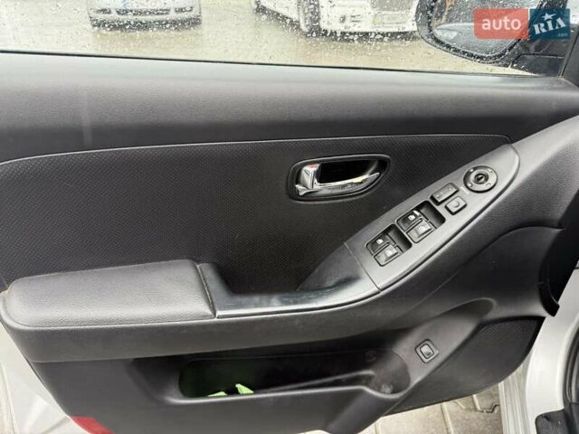 Серый Хендай Элантра, объемом двигателя 1.59 л и пробегом 220 тыс. км за 5400 $, фото 9 на Automoto.ua