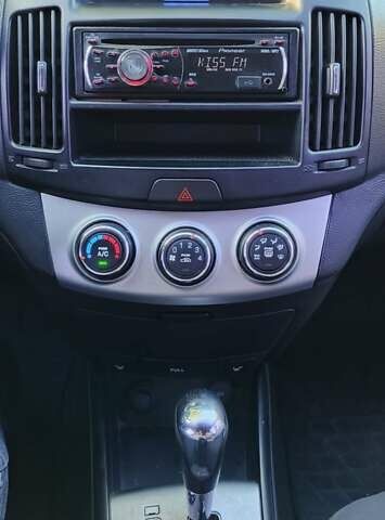 Сірий Хендай Елантра, об'ємом двигуна 1.59 л та пробігом 204 тис. км за 6600 $, фото 4 на Automoto.ua