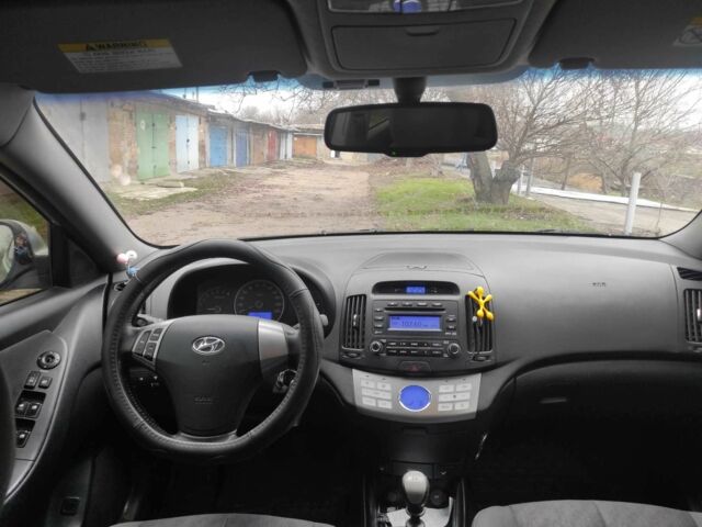 Серый Хендай Элантра, объемом двигателя 1.6 л и пробегом 150 тыс. км за 5250 $, фото 6 на Automoto.ua