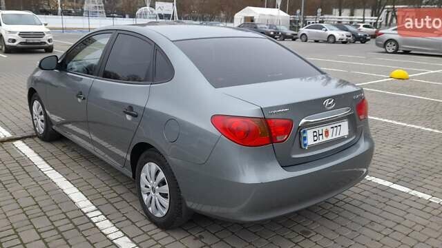 Серый Хендай Элантра, объемом двигателя 1.6 л и пробегом 162 тыс. км за 6700 $, фото 5 на Automoto.ua