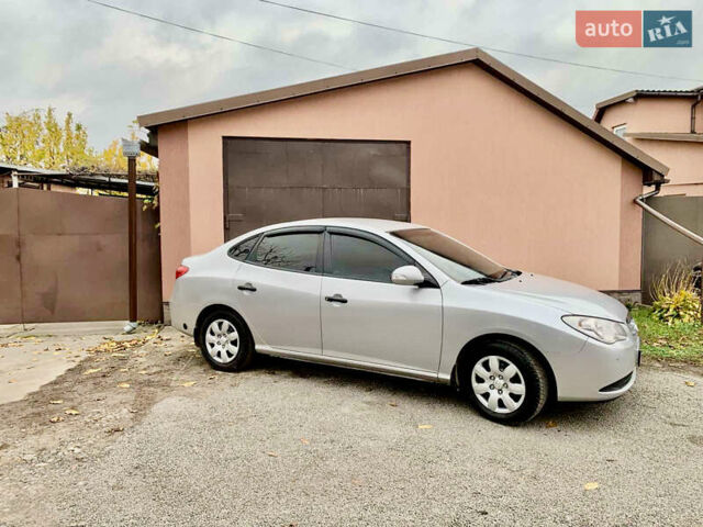 Сірий Хендай Елантра, об'ємом двигуна 1.59 л та пробігом 240 тис. км за 6350 $, фото 1 на Automoto.ua