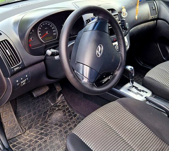 Серый Хендай Элантра, объемом двигателя 1.6 л и пробегом 194 тыс. км за 5500 $, фото 6 на Automoto.ua