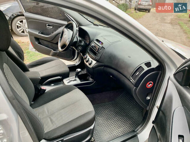 Сірий Хендай Елантра, об'ємом двигуна 1.59 л та пробігом 240 тис. км за 6350 $, фото 7 на Automoto.ua