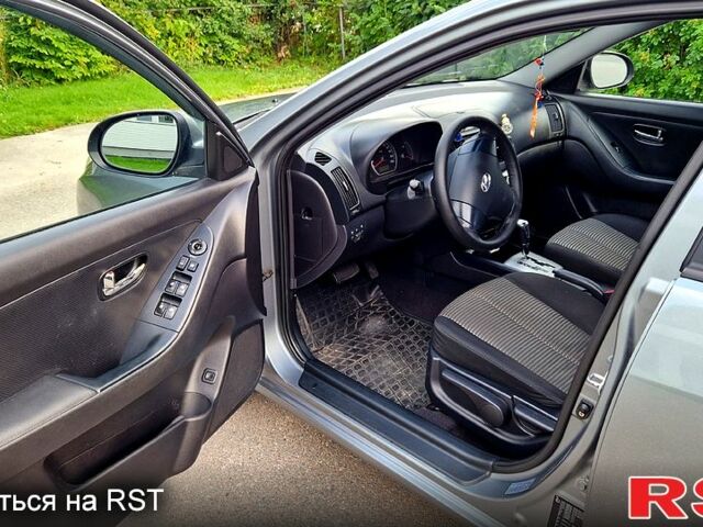 Серый Хендай Элантра, объемом двигателя 1.6 л и пробегом 194 тыс. км за 5500 $, фото 5 на Automoto.ua