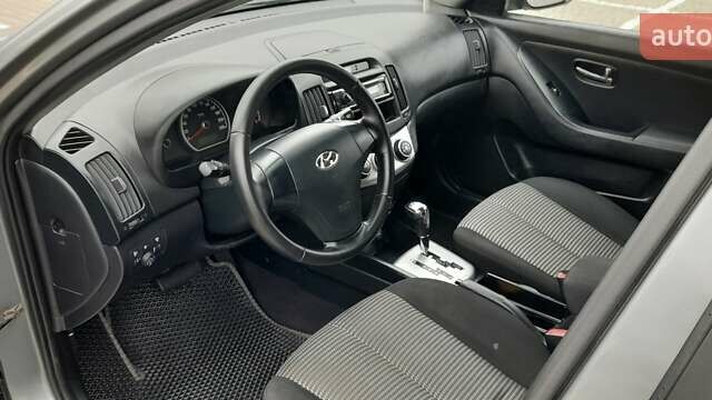 Серый Хендай Элантра, объемом двигателя 1.6 л и пробегом 162 тыс. км за 6700 $, фото 9 на Automoto.ua