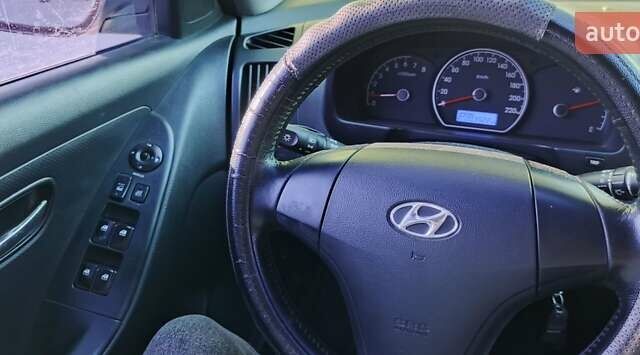 Сірий Хендай Елантра, об'ємом двигуна 1.59 л та пробігом 204 тис. км за 6600 $, фото 1 на Automoto.ua