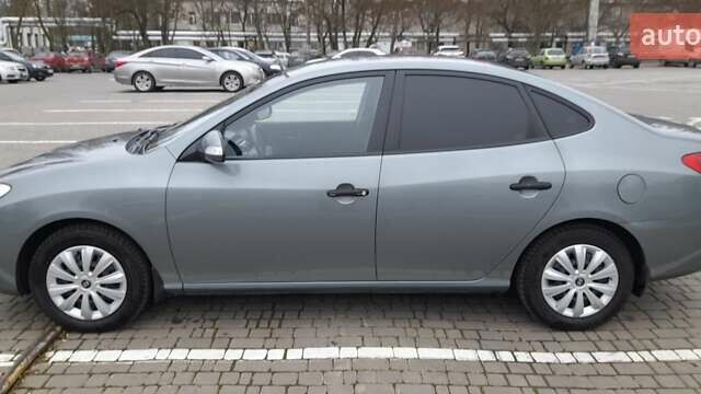 Серый Хендай Элантра, объемом двигателя 1.6 л и пробегом 162 тыс. км за 6700 $, фото 2 на Automoto.ua