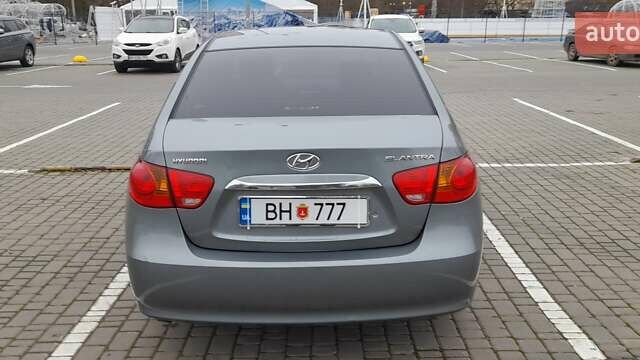 Серый Хендай Элантра, объемом двигателя 1.6 л и пробегом 162 тыс. км за 6700 $, фото 3 на Automoto.ua