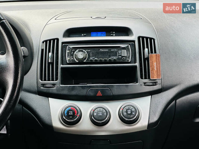 Серый Хендай Элантра, объемом двигателя 1.6 л и пробегом 198 тыс. км за 5999 $, фото 23 на Automoto.ua