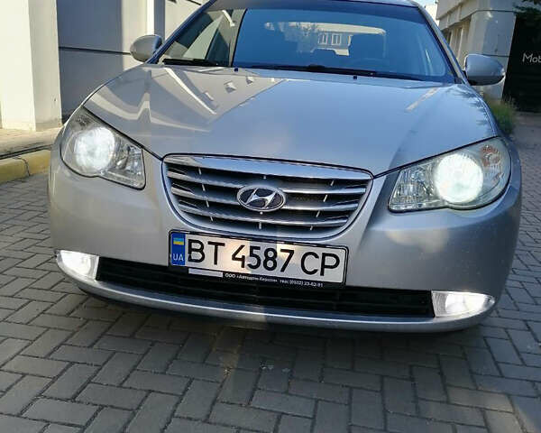 Серый Хендай Элантра, объемом двигателя 1.6 л и пробегом 200 тыс. км за 6800 $, фото 4 на Automoto.ua
