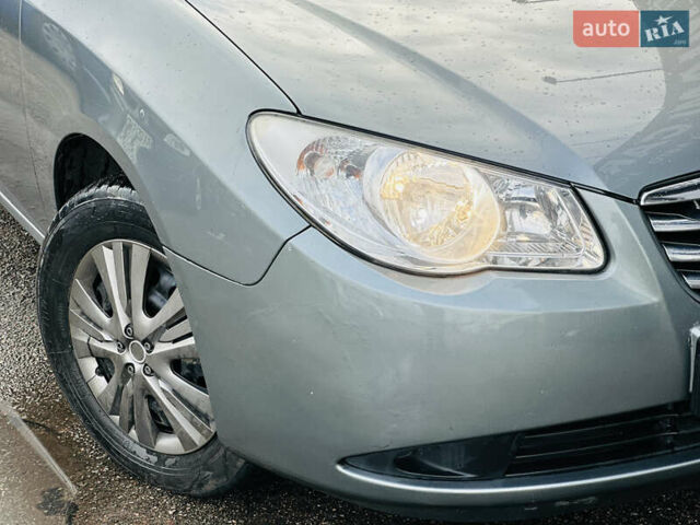 Серый Хендай Элантра, объемом двигателя 1.6 л и пробегом 198 тыс. км за 5999 $, фото 8 на Automoto.ua