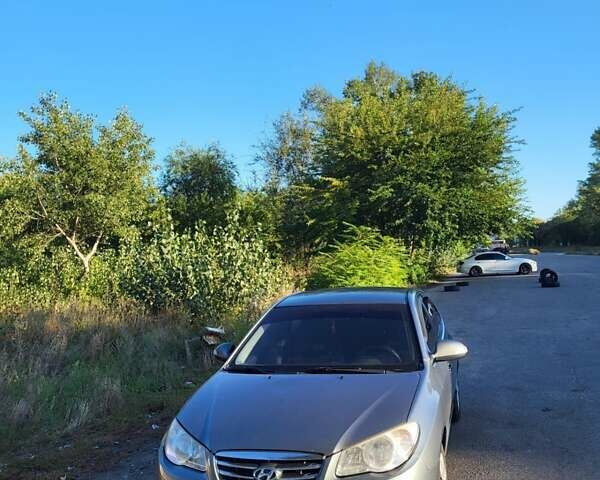 Сірий Хендай Елантра, об'ємом двигуна 1.59 л та пробігом 204 тис. км за 6600 $, фото 5 на Automoto.ua
