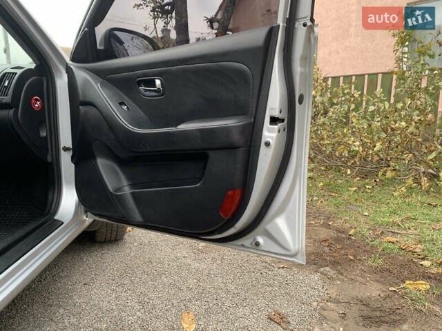 Сірий Хендай Елантра, об'ємом двигуна 1.59 л та пробігом 240 тис. км за 6350 $, фото 13 на Automoto.ua