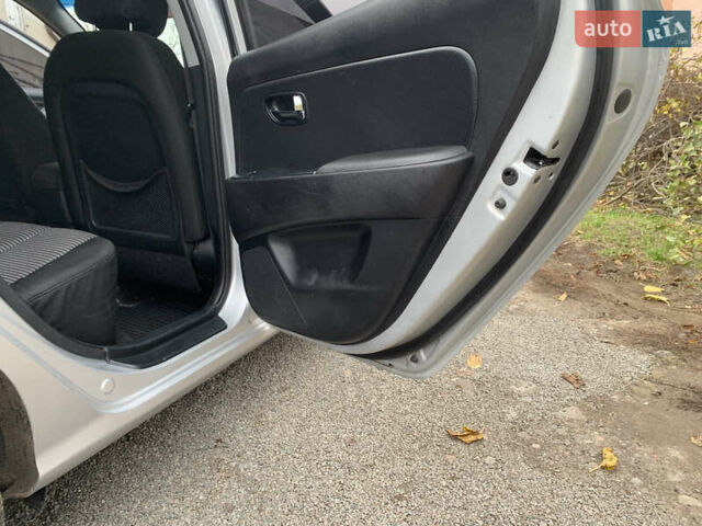 Сірий Хендай Елантра, об'ємом двигуна 1.59 л та пробігом 240 тис. км за 6350 $, фото 10 на Automoto.ua