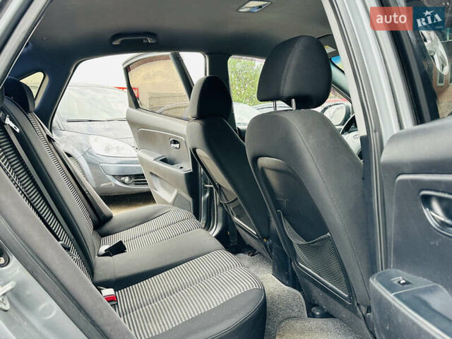 Серый Хендай Элантра, объемом двигателя 1.6 л и пробегом 198 тыс. км за 5999 $, фото 15 на Automoto.ua