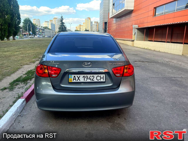 Серый Хендай Элантра, объемом двигателя 1.6 л и пробегом 115 тыс. км за 6200 $, фото 2 на Automoto.ua