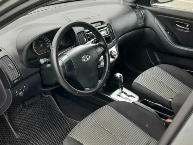 Серый Хендай Элантра, объемом двигателя 1.6 л и пробегом 162 тыс. км за 6700 $, фото 9 на Automoto.ua