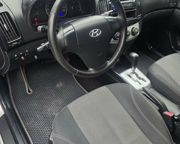 Серый Хендай Элантра, объемом двигателя 1.59 л и пробегом 149 тыс. км за 7300 $, фото 6 на Automoto.ua