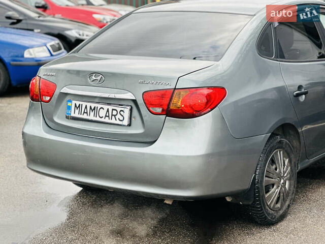 Серый Хендай Элантра, объемом двигателя 1.6 л и пробегом 198 тыс. км за 5999 $, фото 4 на Automoto.ua