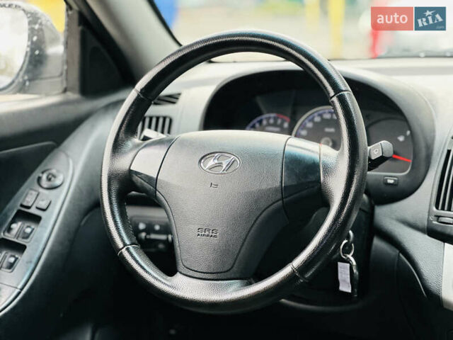 Серый Хендай Элантра, объемом двигателя 1.6 л и пробегом 198 тыс. км за 5999 $, фото 21 на Automoto.ua