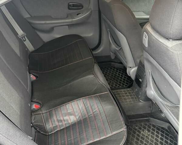 Серый Хендай Элантра, объемом двигателя 1.6 л и пробегом 243 тыс. км за 4500 $, фото 5 на Automoto.ua