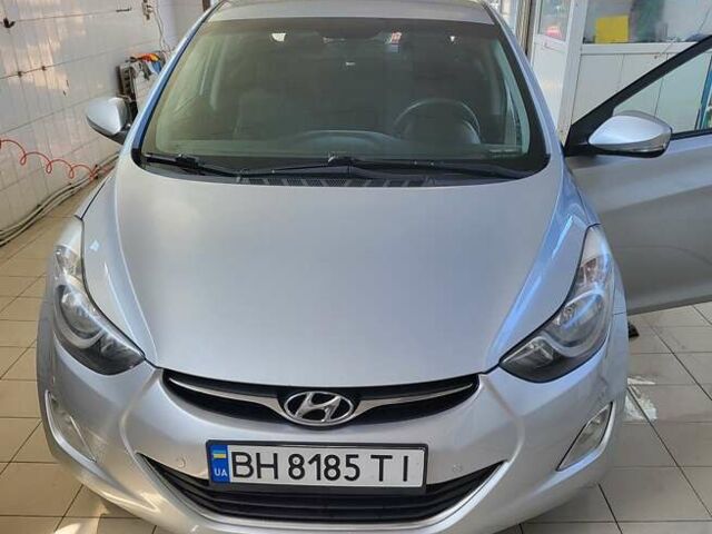 Серый Хендай Элантра, объемом двигателя 1.59 л и пробегом 205 тыс. км за 9499 $, фото 3 на Automoto.ua