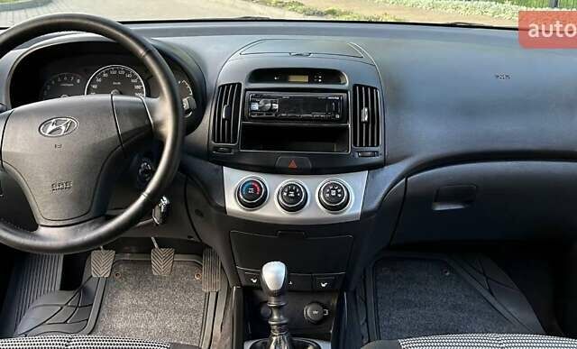 Хендай Элантра 2011 в Прилуках на Automoto.ua Серый Хендай Элантра, объемом двигателя 1.98 л и пробегом 173 тыс. км за 6100 $, фото 8 на Automoto.ua
