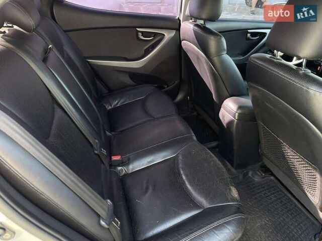 Сірий Хендай Елантра, об'ємом двигуна 1.59 л та пробігом 225 тис. км за 7200 $, фото 24 на Automoto.ua