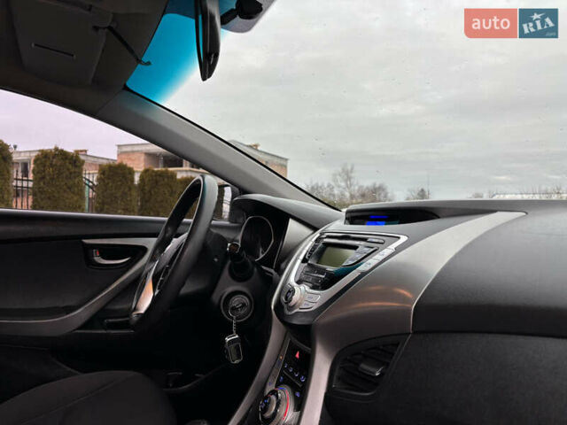 Сірий Хендай Елантра, об'ємом двигуна 1.59 л та пробігом 231 тис. км за 8790 $, фото 51 на Automoto.ua