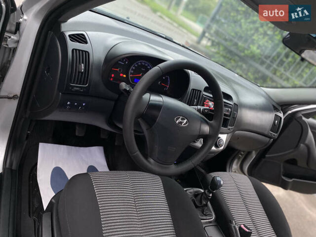 Сірий Хендай Елантра, об'ємом двигуна 1.59 л та пробігом 181 тис. км за 4950 $, фото 66 на Automoto.ua