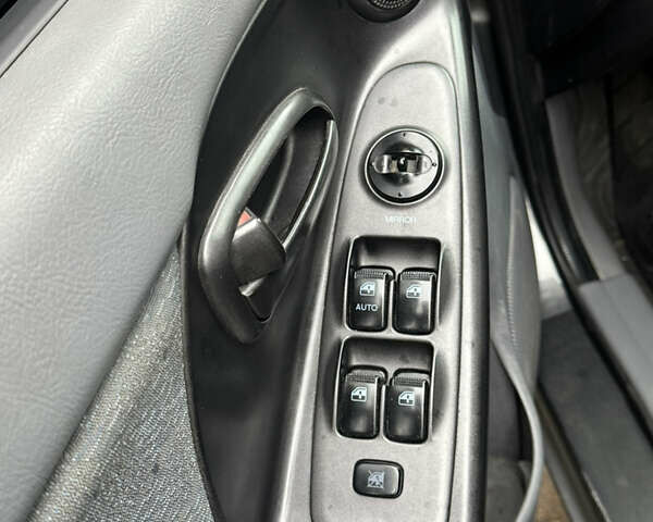 Серый Хендай Элантра, объемом двигателя 1.6 л и пробегом 243 тыс. км за 4500 $, фото 1 на Automoto.ua