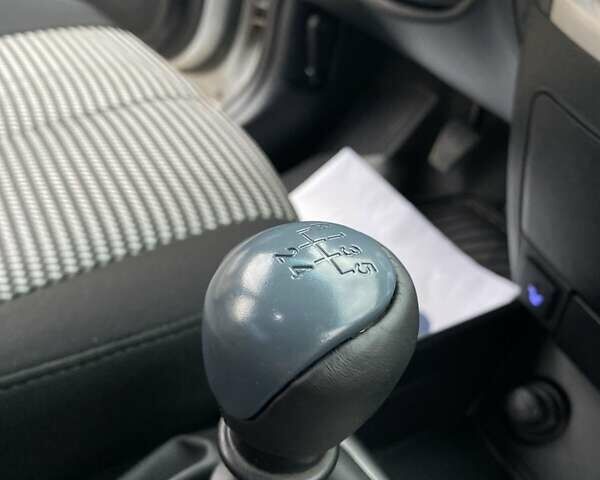 Серый Хендай Элантра, объемом двигателя 1.6 л и пробегом 184 тыс. км за 5400 $, фото 19 на Automoto.ua