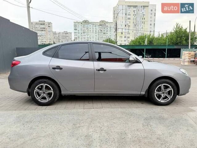 Серый Хендай Элантра, объемом двигателя 1.6 л и пробегом 242 тыс. км за 6400 $, фото 5 на Automoto.ua