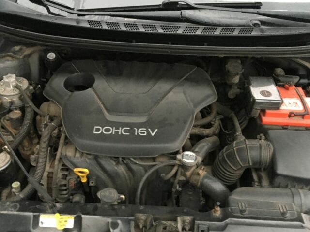 Серый Хендай Элантра, объемом двигателя 1.6 л и пробегом 234 тыс. км за 8300 $, фото 5 на Automoto.ua