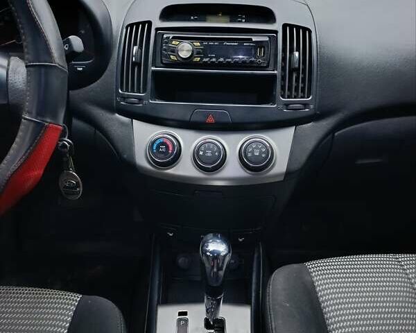 Серый Хендай Элантра, объемом двигателя 1.59 л и пробегом 213 тыс. км за 5800 $, фото 5 на Automoto.ua